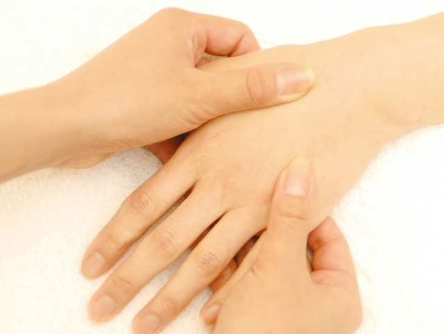 ハンドマッサージ もみほぐし